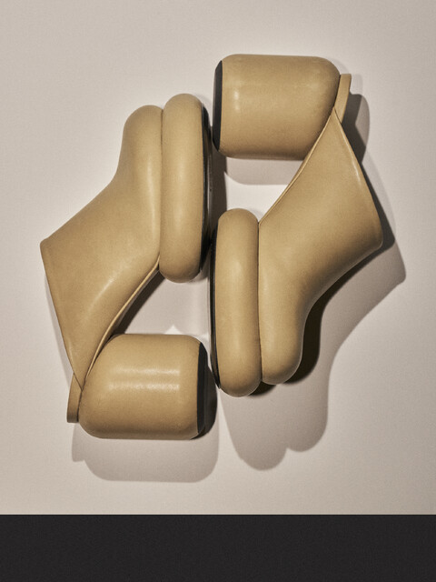 with ad: bureau kayser - © Maud Rémy-Lonvis